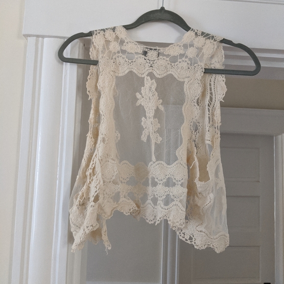 Cropped lace shawl - Picture 2 of 3